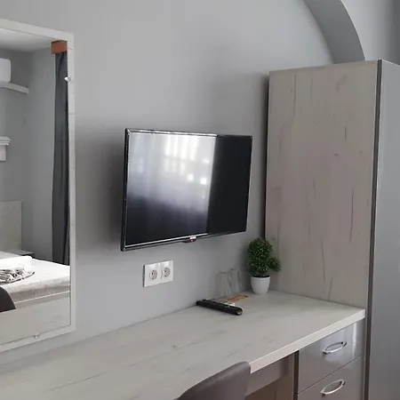 Konukevi Laguna Naousa