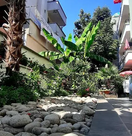 Laguna בית הארחה 2*